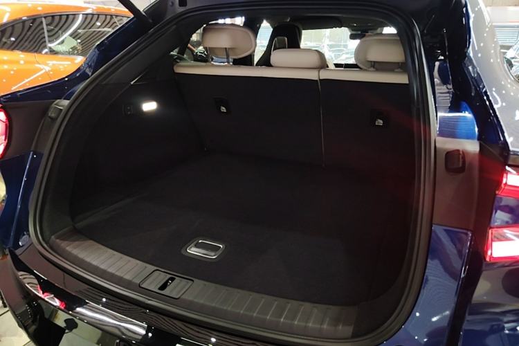 Used Xiaomi Auto YU7 2025 Ultra-Long Range High-Performance All-Wheel-Drive Max Edition Trunk