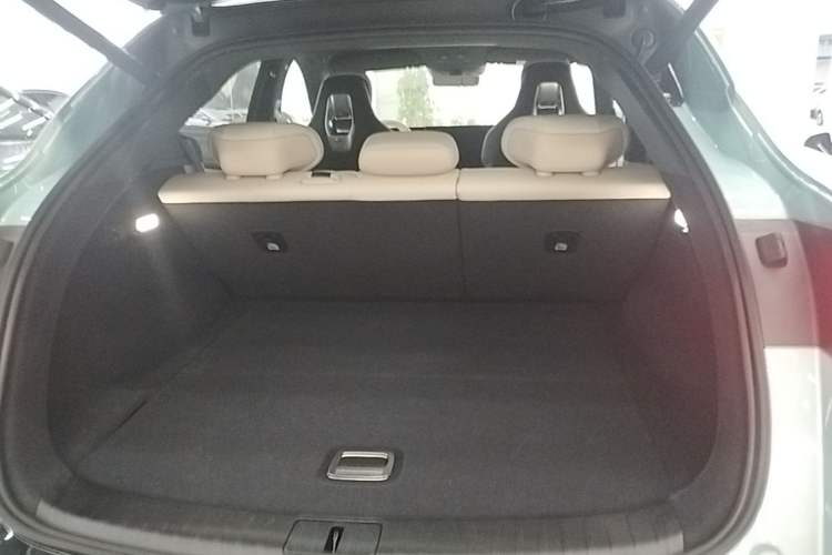 Used Xiaomi Auto YU7 2025 Ultra-Long Range High-Performance All-Wheel-Drive Max Edition Trunk