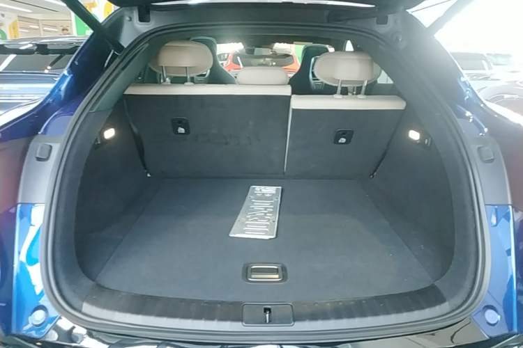Used Xiaomi Auto YU7 2025 Ultra-Long Range High-Performance All-Wheel-Drive Max Edition Trunk