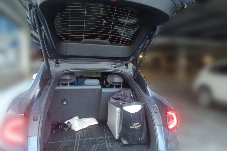 Used Xiaomi Auto YU7 2025 Ultra-Long Range High-Performance All-Wheel-Drive Max Edition Trunk