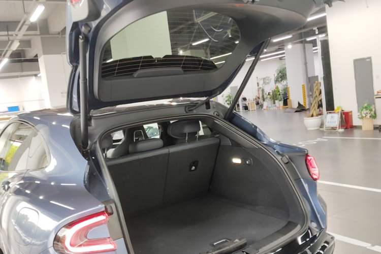 Used Xiaomi Auto YU7 2025 Ultra-Long Range High-Performance All-Wheel-Drive Max Edition Trunk