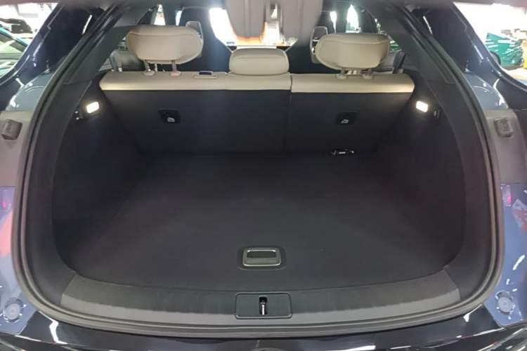 Used Xiaomi Auto YU7 2025 Ultra-Long Range High-Performance All-Wheel-Drive Max Edition Trunk