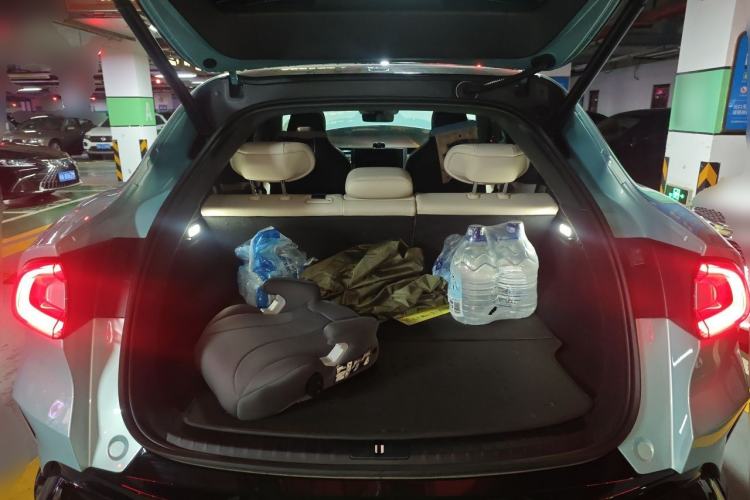 Used Xiaomi Auto YU7 2025 Ultra-Long Range High-Performance All-Wheel-Drive Max Edition Trunk