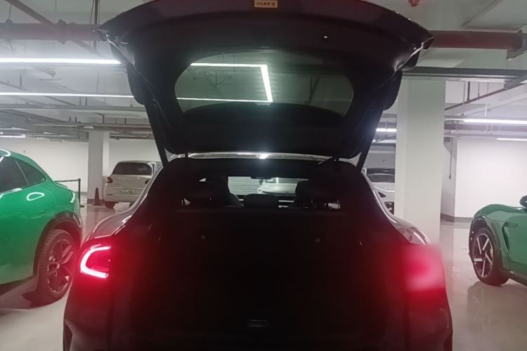 Used Xiaomi Auto YU7 2025 Ultra-Long Range High-Performance All-Wheel-Drive Max Edition Trunk