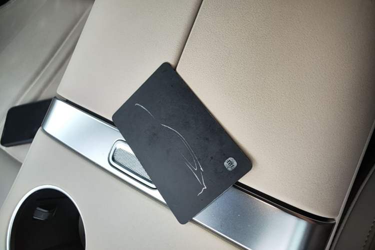 Used Xiaomi Auto YU7 2025 Ultra-Long Range High-Performance All-Wheel-Drive Max Edition Vehicle Key