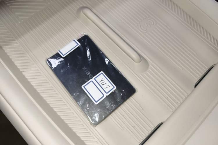 Used Xiaomi Auto YU7 2025 Ultra-Long Range High-Performance All-Wheel-Drive Max Edition Vehicle Key