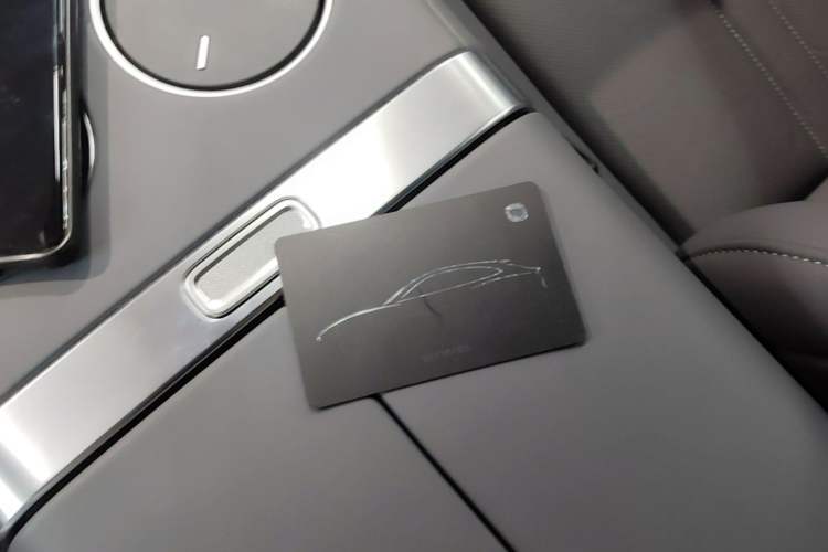 Used Xiaomi Auto YU7 2025 Ultra-Long Range High-Performance All-Wheel-Drive Max Edition Vehicle Key