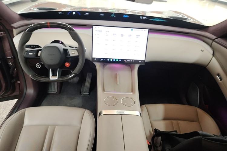 Used Xiaomi Auto YU7 2025 Ultra-Long Range High-Performance All-Wheel-Drive Max Edition Center Console