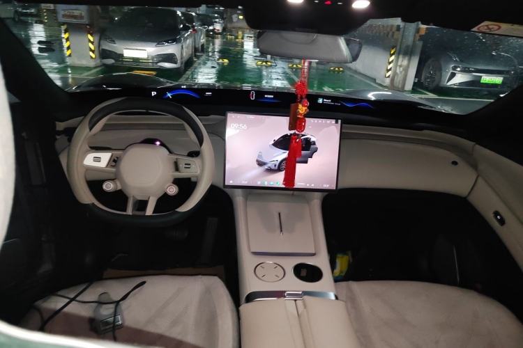 Used Xiaomi Auto YU7 2025 Ultra-Long Range Rear-Wheel Drive Version Center Console