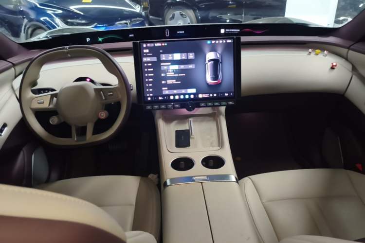 Used Xiaomi Auto YU7 2025 Ultra-Long Range Rear-Wheel Drive Version Center Console