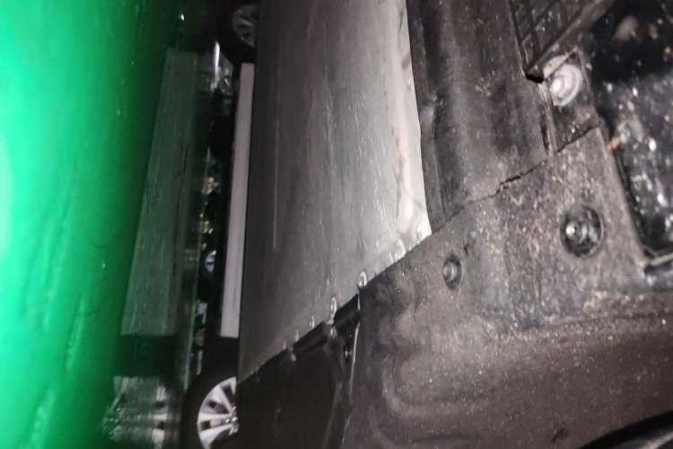 Used Xiaomi Auto YU7 2025 Ultra-Long Range Rear-Wheel Drive Version Chassis Front Right
