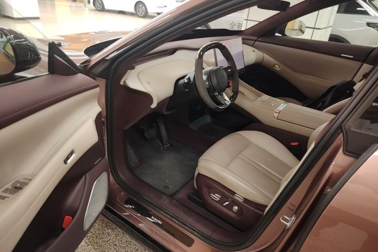 Used Xiaomi Auto YU7 2025 Ultra-Long Range High-Performance All-Wheel-Drive Max Edition Driver Seat