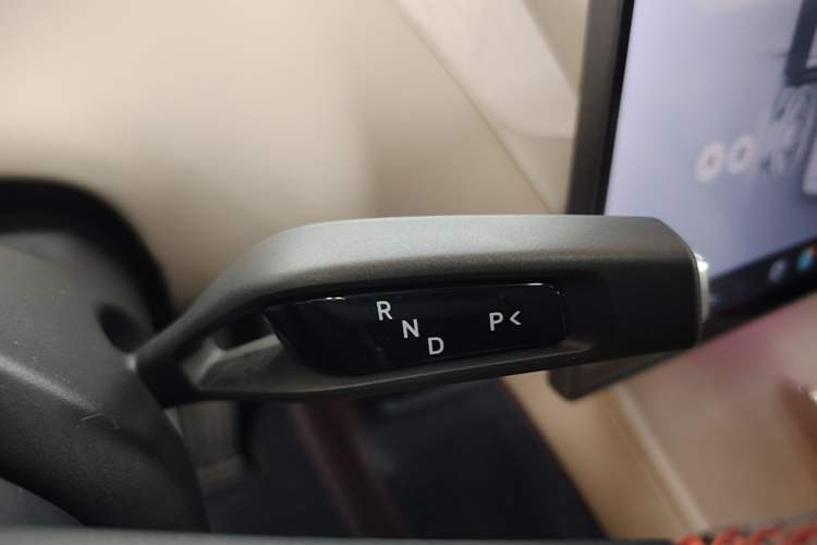 Used Xiaomi Auto YU7 2025 Ultra-Long Range High-Performance All-Wheel-Drive Max Edition Gear Lever