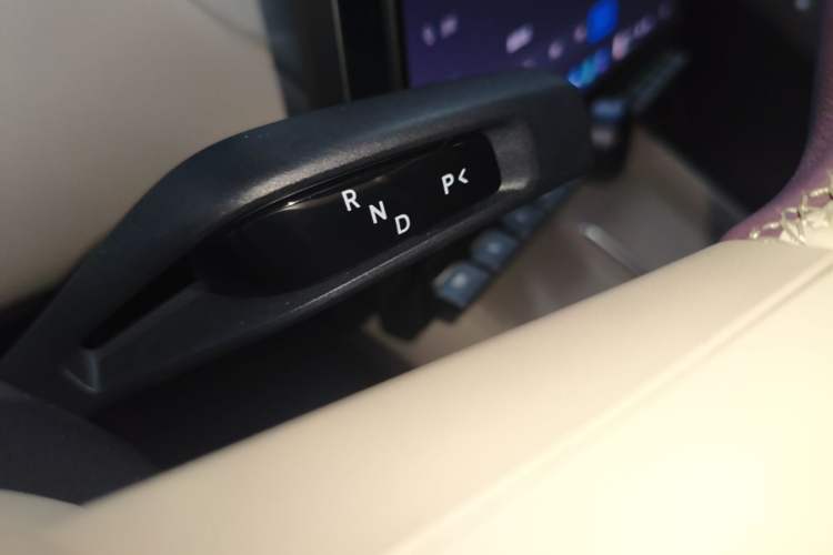 Used Xiaomi Auto YU7 2025 Ultra-Long Range Rear-Wheel Drive Version Gear Lever