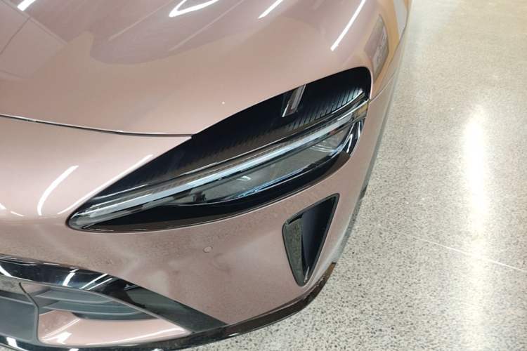 Used Xiaomi Auto YU7 2025 Ultra-Long Range High-Performance All-Wheel-Drive Max Edition Left Front Headlight