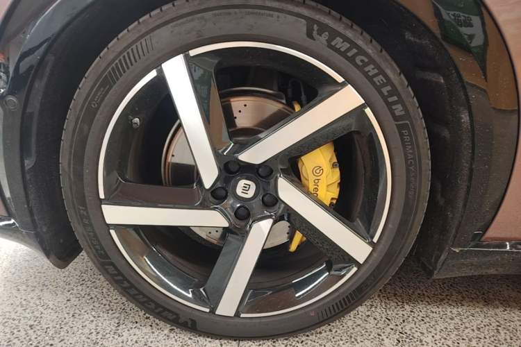 Used Xiaomi Auto YU7 2025 Ultra-Long Range High-Performance All-Wheel-Drive Max Edition Left Front Wheel Hub