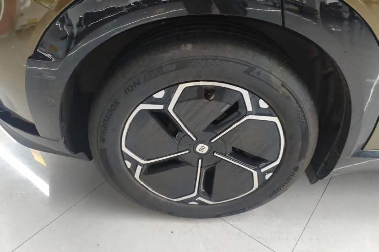 Used Xiaomi Auto YU7 2025 Ultra-Long Range Rear-Wheel Drive Version Right Rear Wheel Hub