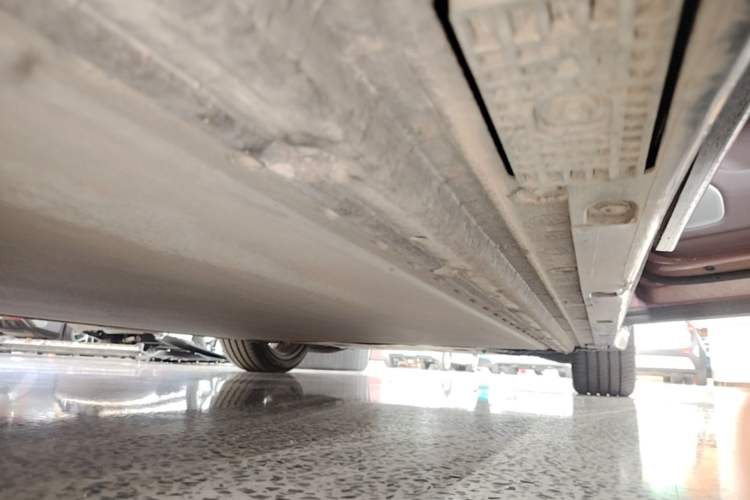 Used Xiaomi Auto YU7 2025 Ultra-Long Range High-Performance All-Wheel-Drive Max Edition Right Side Sill