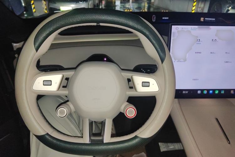 Used Xiaomi Auto YU7 2025 Ultra-Long Range Rear-Wheel Drive Version Steering Wheel