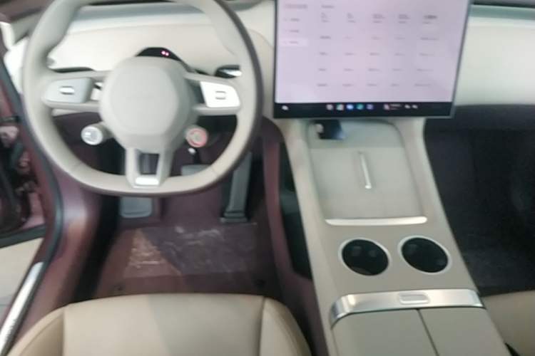 Used Xiaomi Auto YU7 2025 Ultra-Long Range High-Performance All-Wheel-Drive Max Edition Center Console