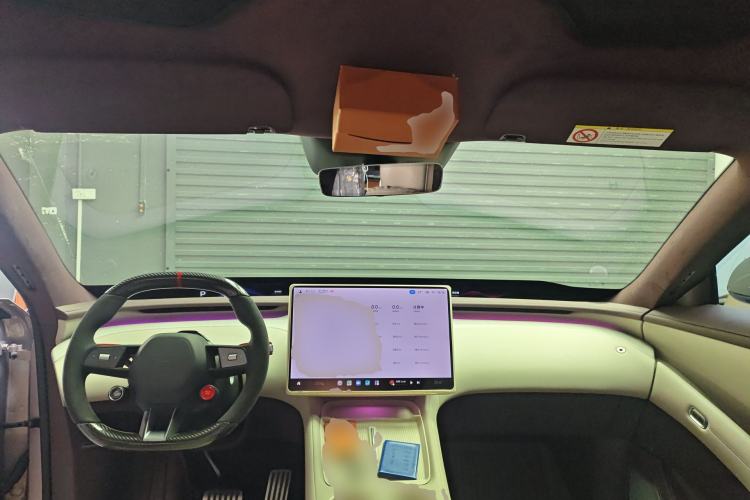 Used Xiaomi Auto YU7 2025 Ultra-Long Range High-Performance All-Wheel-Drive Max Edition Center Console