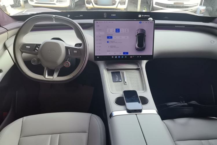 Used Xiaomi Auto YU7 2025 Ultra-Long Range High-Performance All-Wheel-Drive Max Edition Center Console