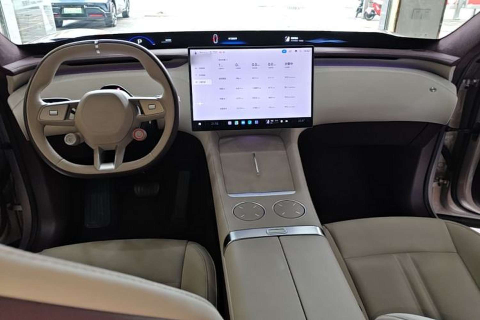 Used Xiaomi Auto YU7 2025 Ultra-Long Range High-Performance All-Wheel-Drive Max Edition Center Console