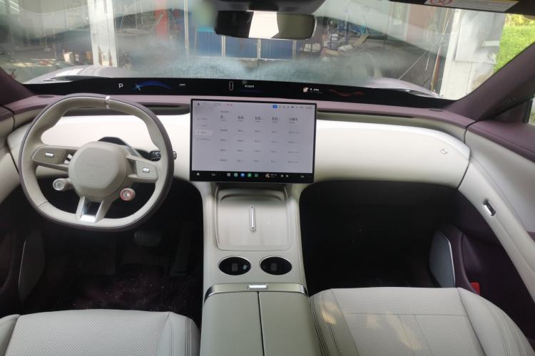 Used Xiaomi Auto YU7 2025 Ultra-Long Range Rear-Wheel Drive Version Center Console