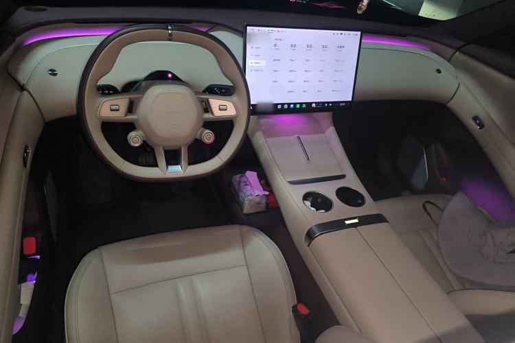 Used Xiaomi Auto YU7 2025 Ultra-Long Range Rear-Wheel Drive Version Center Console