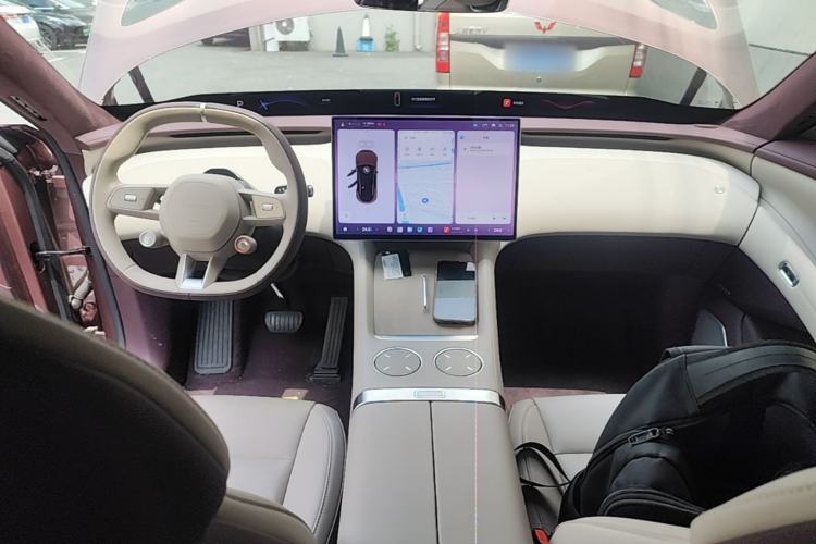 Used Xiaomi Auto YU7 2025 Ultra-Long Range High-Performance All-Wheel-Drive Max Edition Center Console