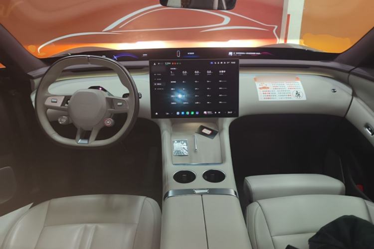 Used Xiaomi Auto YU7 2025 Ultra-Long Range High-Performance All-Wheel-Drive Max Edition Center Console