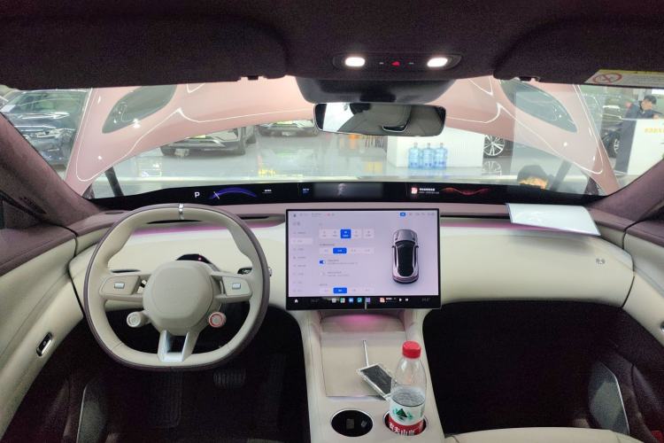 Used Xiaomi Auto YU7 2025 Ultra-Long Range High-Performance All-Wheel-Drive Max Edition Center Console