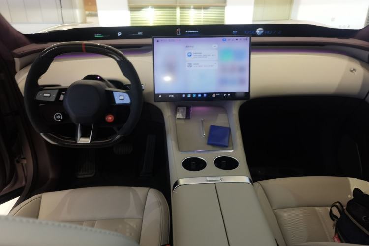 Used Xiaomi Auto YU7 2025 Ultra-Long Range High-Performance All-Wheel-Drive Max Edition Center Console