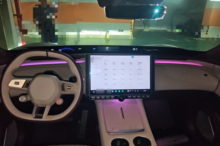 Used Xiaomi Auto YU7 2025 Ultra-Long Range High-Performance All-Wheel-Drive Max Edition Center Console