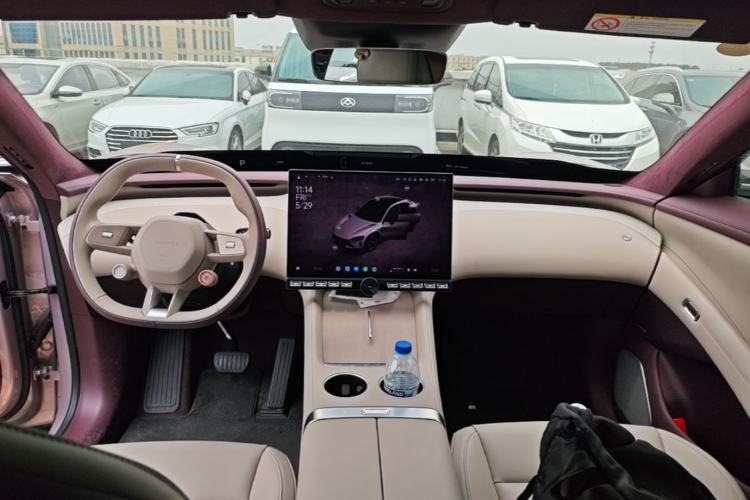 Used Xiaomi Auto YU7 2025 Ultra-Long Range High-Performance All-Wheel-Drive Max Edition Center Console