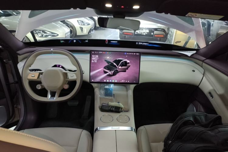 Used Xiaomi Auto YU7 2025 Ultra-Long Range Rear-Wheel Drive Version Center Console