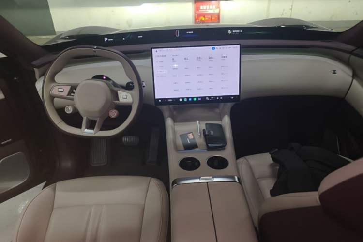 Used Xiaomi Auto YU7 2025 Ultra-Long Range High-Performance All-Wheel-Drive Max Edition Center Console