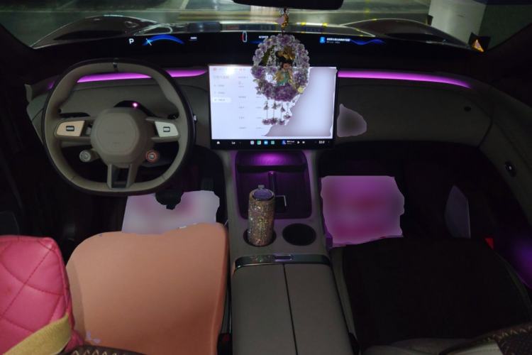 Used Xiaomi Auto YU7 2025 Ultra-Long Range Rear-Wheel Drive Version Center Console