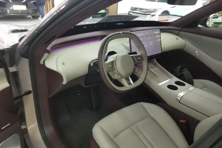 Used Xiaomi Auto YU7 2025 Ultra-Long Range High-Performance All-Wheel-Drive Max Edition Center Console