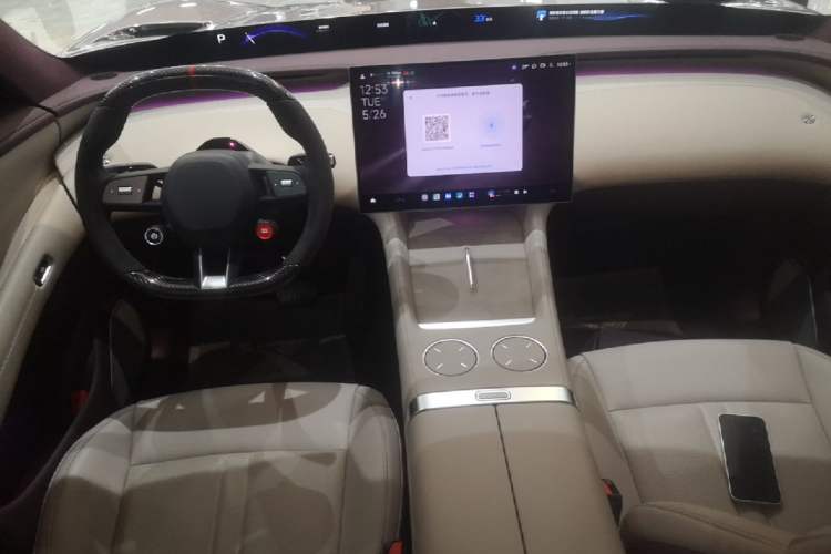 Used Xiaomi Auto YU7 2025 Ultra-Long Range High-Performance All-Wheel-Drive Max Edition Center Console