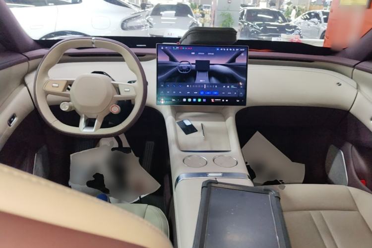 Used Xiaomi Auto YU7 2025 Ultra-Long Range Rear-Wheel Drive Version Center Console