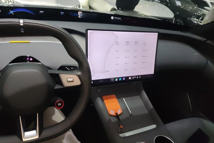 Used Xiaomi Auto YU7 2025 Ultra-Long Range Rear-Wheel Drive Version Center Console