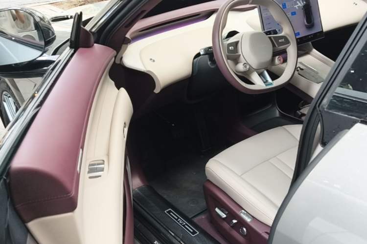 Used Xiaomi Auto YU7 2025 Ultra-Long Range High-Performance All-Wheel-Drive Max Edition Driver Seat