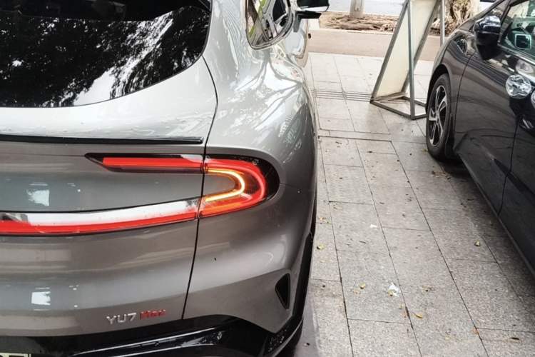 Used Xiaomi Auto YU7 2025 Ultra-Long Range High-Performance All-Wheel-Drive Max Edition Exterior 3