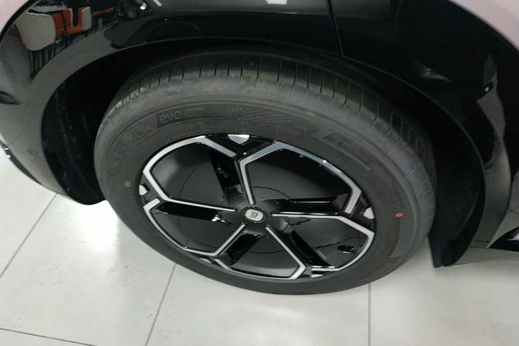 Used Xiaomi Auto YU7 2025 Ultra-Long Range Rear-Wheel Drive Version Exterior 8