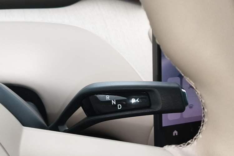 Used Xiaomi Auto YU7 2025 Ultra-Long Range High-Performance All-Wheel-Drive Max Edition Gear Lever
