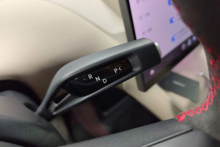 Used Xiaomi Auto YU7 2025 Ultra-Long Range High-Performance All-Wheel-Drive Max Edition Gear Lever