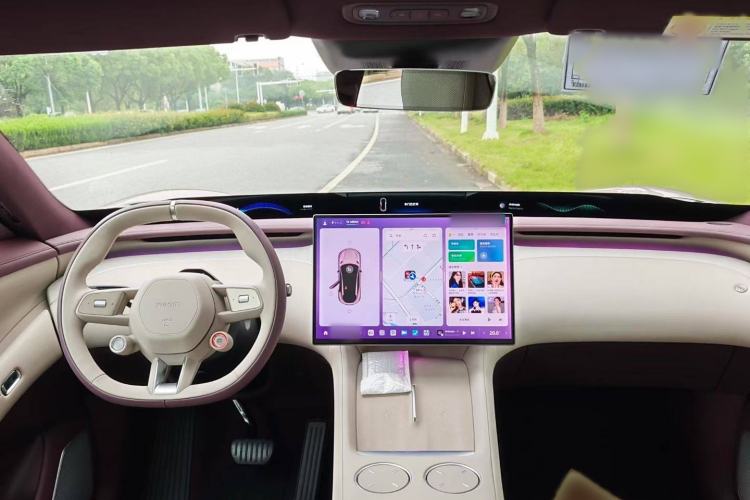 Used Xiaomi Auto YU7 2025 Ultra-Long Range Rear-Wheel Drive Version Interior 3