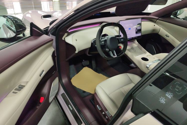 Used Xiaomi Auto YU7 2025 Ultra-Long Range High-Performance All-Wheel-Drive Max Edition Interior 3
