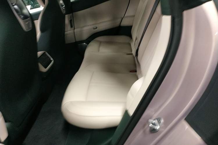 Used Xiaomi Auto YU7 2025 Ultra-Long Range Rear-Wheel Drive Version Interior 4
